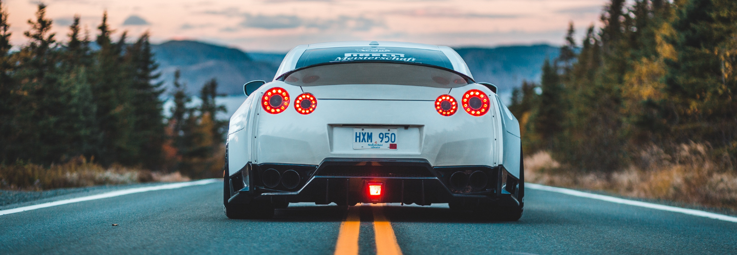 samochód na autostradzie